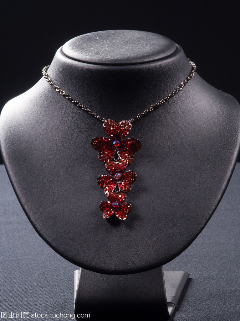 珠寶首飾 時光中的璀璨藝術與永恒魅力