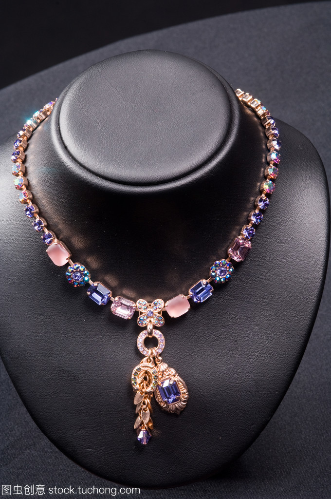 珠寶首飾 永恒魅力的璀璨象征